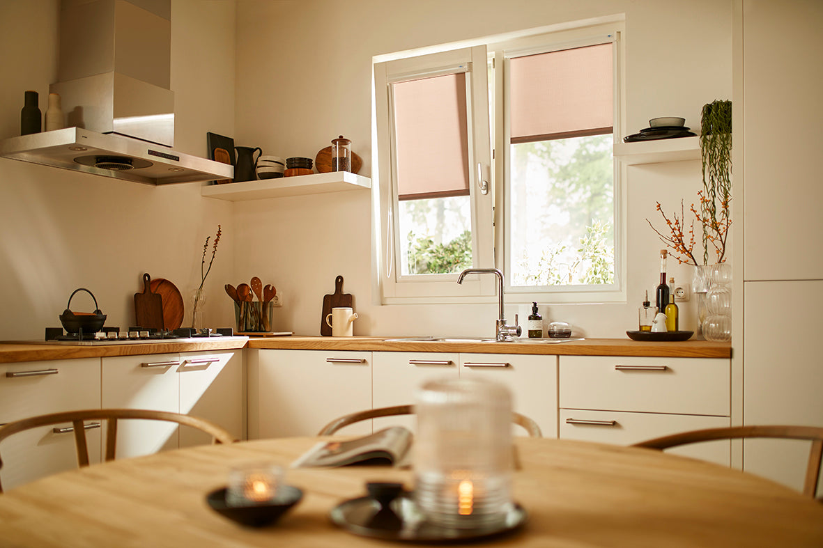 Rollo im Rahmen – stilvolle Fensterdekoration ohne Bohren und Schrauben