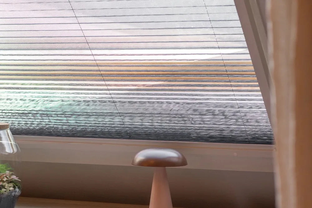 Ergänzung: Fensterdekoration und Insektenschutz in einem