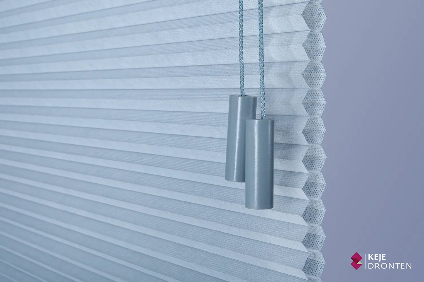 Detail vrijhangend plisségordijn met twin pull bediening