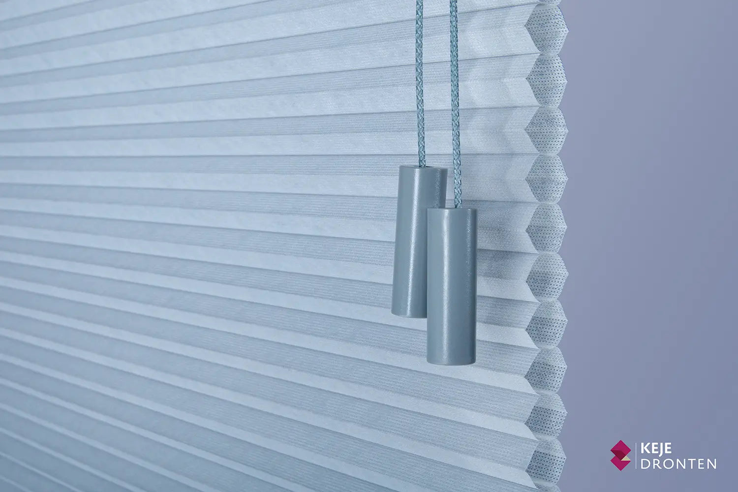 Detail vrijhangend plisségordijn met twin pull bediening