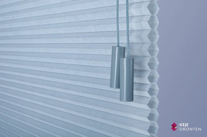 Detail vrijhangend plisségordijn met twin pull bediening