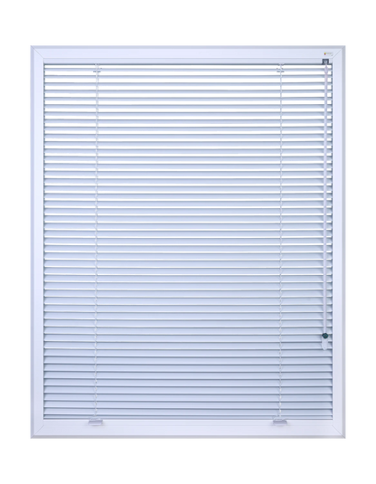 Latende jalouzie in frame gesloten