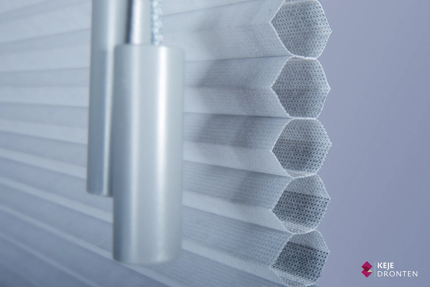 Detail Vrijhangende plisséhor