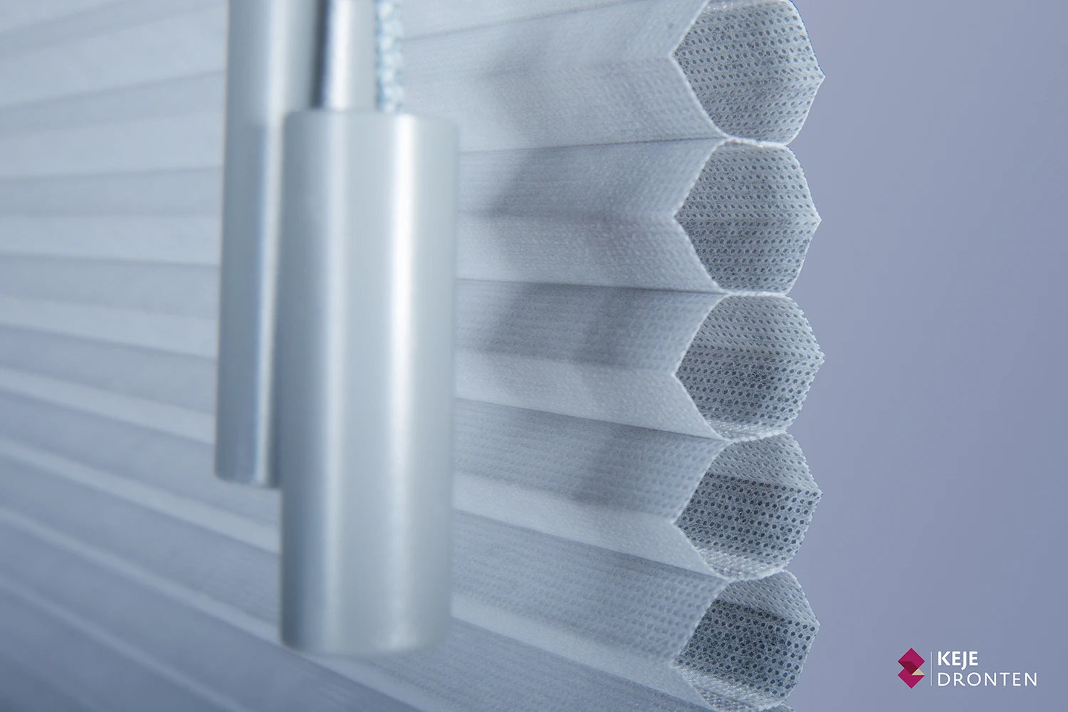 Detail Vrijhangende plisséhor