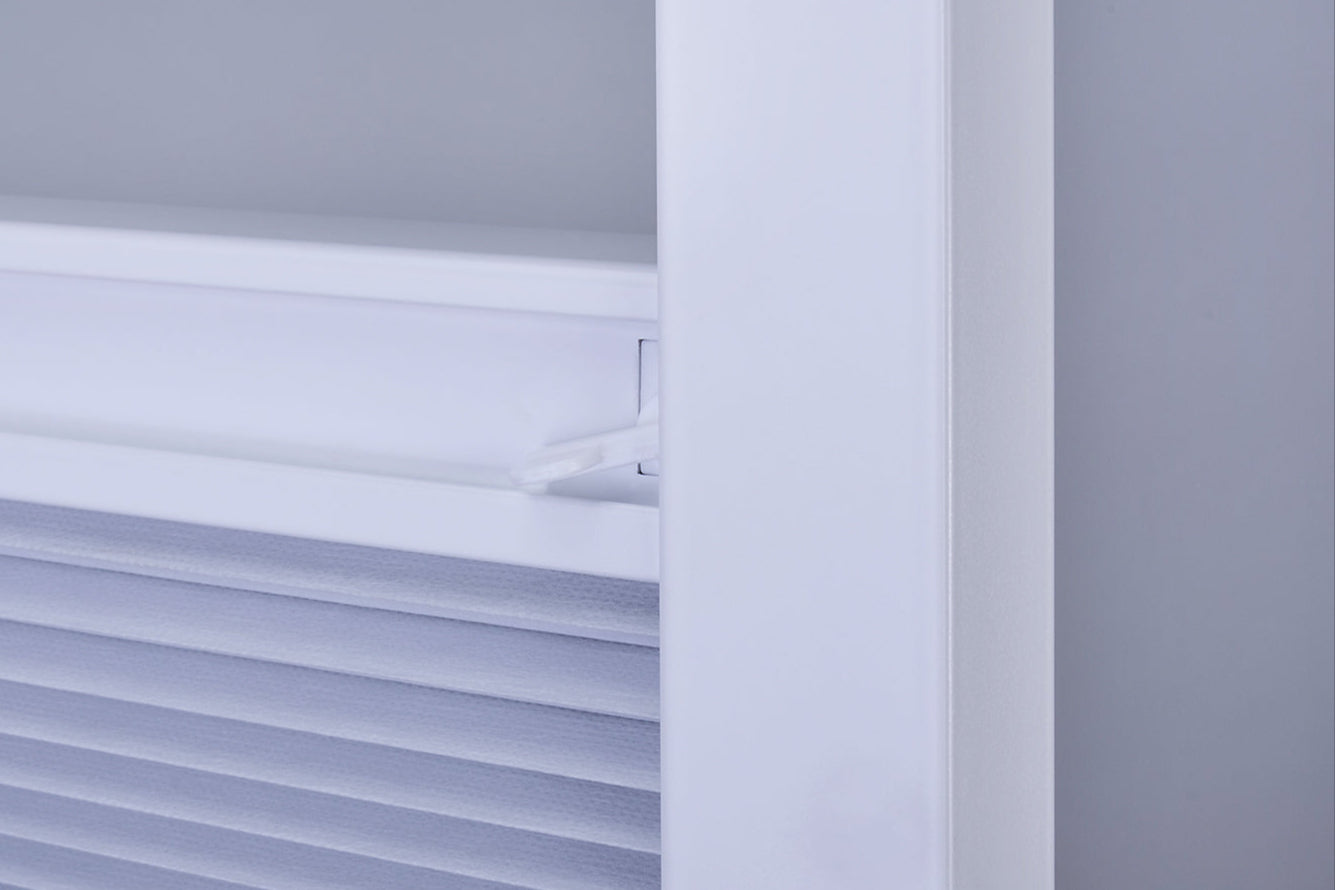 Ergänzung: Fensterdekoration und Insektenschutz in einem