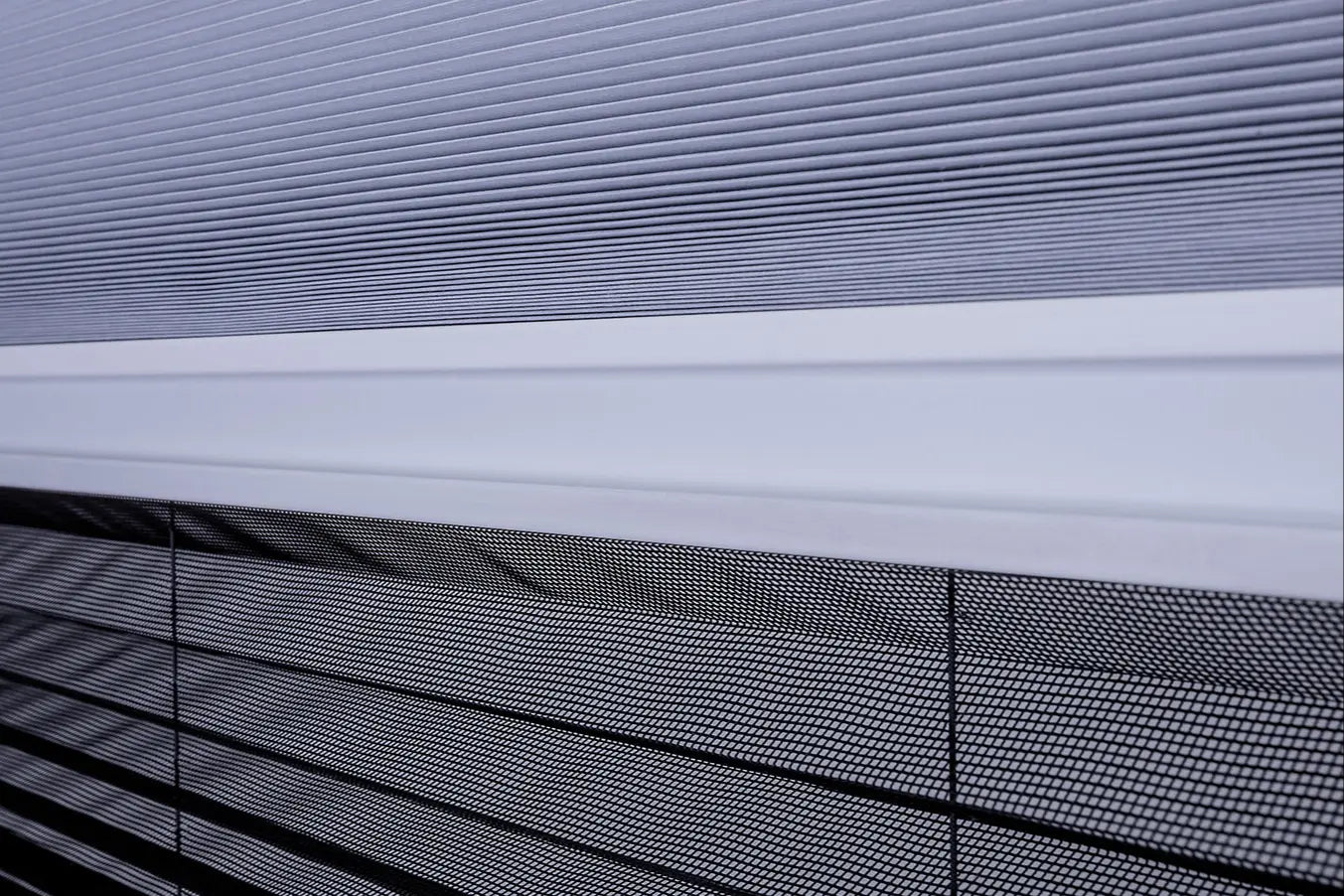 Supplente Detail middenbalk met boven stof en onder gaas