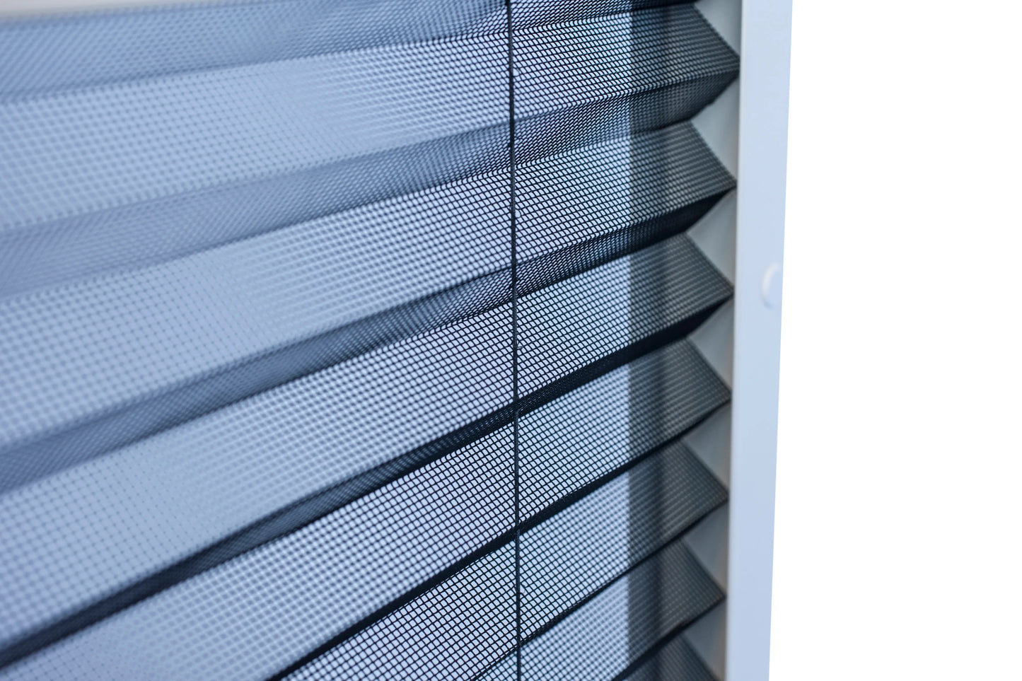 Detailbeeld van het plisségaas van de vaste raamhor plissé