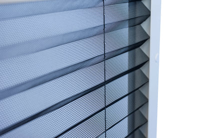 Detailbeeld van het plisségaas van de vaste raamhor plissé