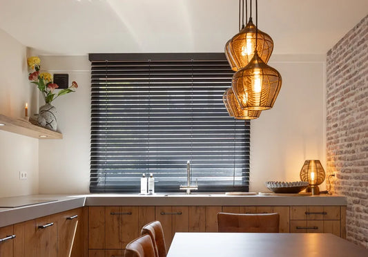 Sfeerbeeld KEJE Houten Jaloezie Vrijhangend in keuken